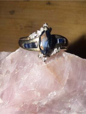 Vintage 10 karat yellow gold, Sapphire, and Diamond ring Sz 7